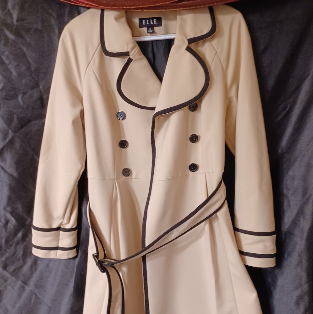 Short trench coat